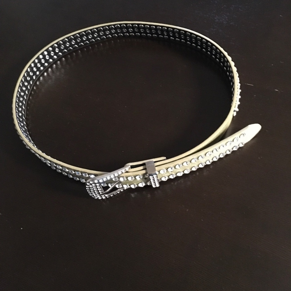 Golden belt with silver details.